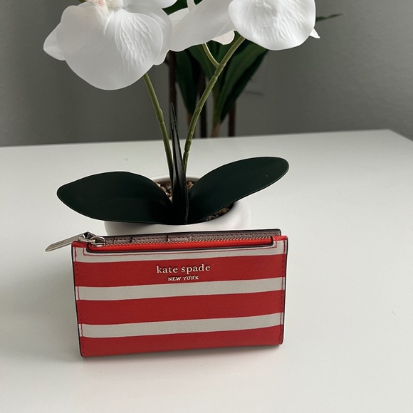 Kate spade wallet - Picture 1 of 9